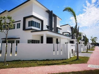 Cyberjaya House 24x80 Superlinkhouse , 2023 below market price with rebate 30% near KL