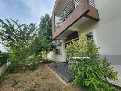 End lot Terrace House in Bandar Seri Coalfields