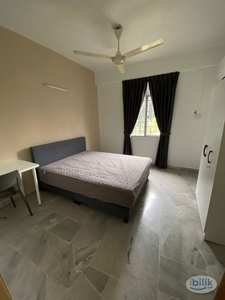 [Female Only / Low deposit] Middle Room at Goodyear Court 10a, USJ 14 - Walking distance to LRT Wawasan