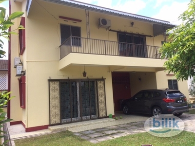 Fully furnished balcony room with AC in Bungalow hse with carpark at Bukit Baru (near GH, Batu Berendam Ind Zone, Melaka Sentral, Food Court & shops)