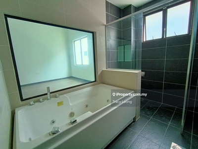 G&G, Very Spacious, Jacuzzi, Timber floor Forest Reserve & Low density