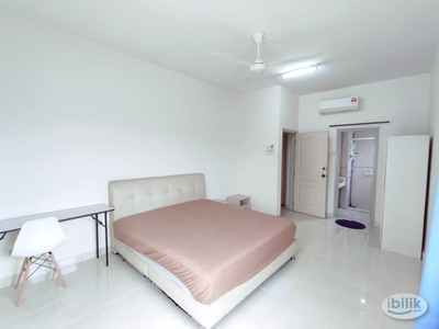 Master bedroom available in pelangi utama condo