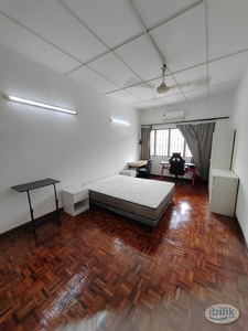 Master Room at SS2, Petaling Jaya