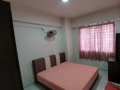 Master room for Single FEMALE Professional working adult , MAIN PLACE Residence, Subang Jaya
