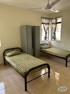 Master Room muslim male fully furnished attached toilet at Cyberia SmartHomes, Cyberjaya