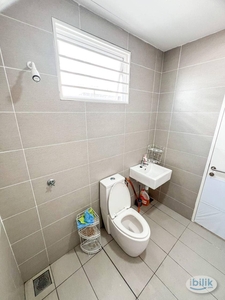 Medium room with private toilet at Sendayan