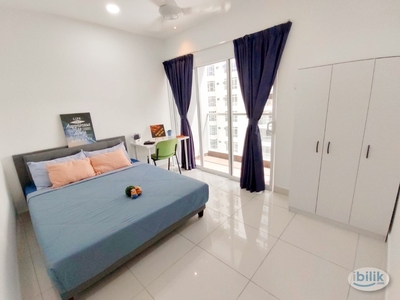 [NEAR PAVILLION 2] Fully-Furnished Middle Room Queen bed with AirCond & Window for Rent at Paraiso Residence