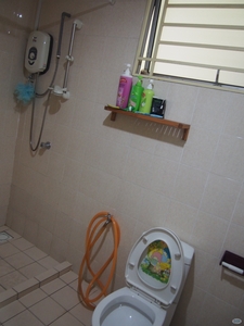 PV10 Block C Medium Room (air con） for rent