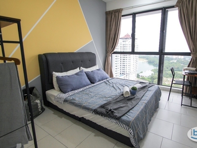 [UPM Students Look Here!!!] Fully-Furnished Master Room with Attached Bathroom at Astetica Residences, Seri Kembangan