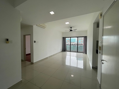 Cozy environment, walking distance to shopping mall