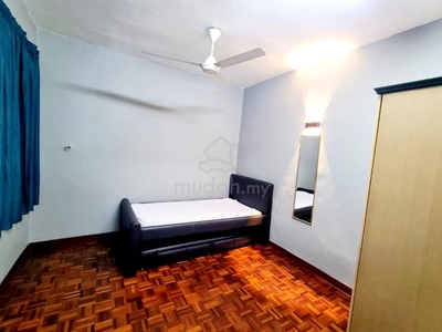 GOOD YEAR COURT 10 APARTMENT (CORNER UNIT) WITH LIFT for RENT