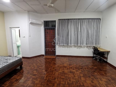 Taman Perling Master bedroom for Rent