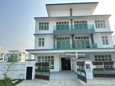 3 Storey cluster house