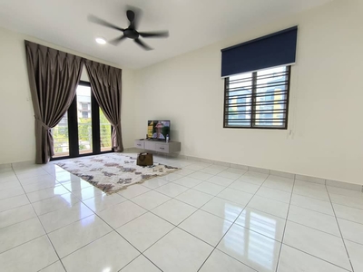 Bayu Puteri 3 @ Taman Bayu Puteri Middle Floor / 4 Bedroom / Partially Furnished