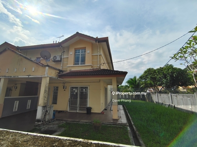 Taman Ukay Bistari Corner Lot move in condition with extra space