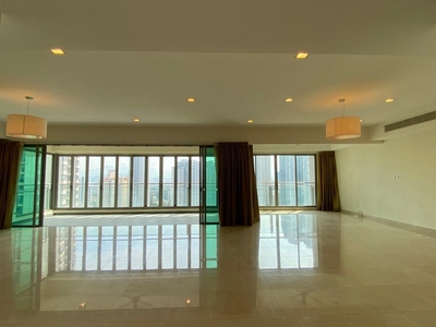 Beautiful unit in 10 Mont Kiara facing the Palace & KLCC view up for rent in April