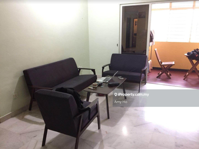 Block E Fully furnished Fully Renovated Well Maintained Freehold
