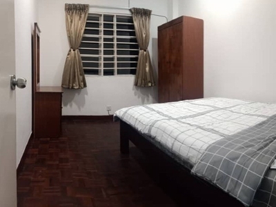 Clean & Big, Male Middle room at Bukit Jelutong, Shah Alam