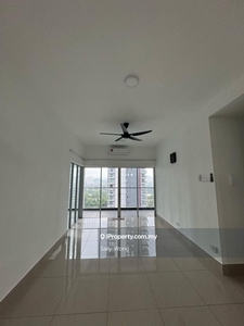 Corner unit with full aircon & kitchen cabinet,Walking Distance To LRT