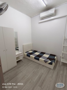 *Female unit* Middle Room woth private bathroom at SS15, Subang Jaya