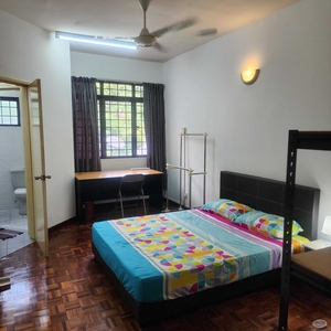 Good view middle room for MALE ONLY, WiFi, Fully Furnished in Bandar Utama 11