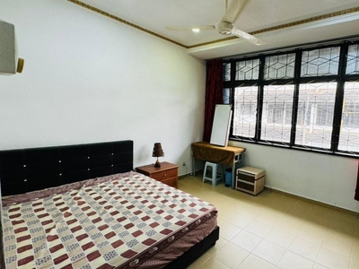 Near CIQ JB Taman Suria Master Room With Fullyn Furnished For Rent