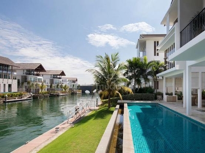 Private berth/3 storey Bungalow/Freehold/Ready move in/Puteri Harbour