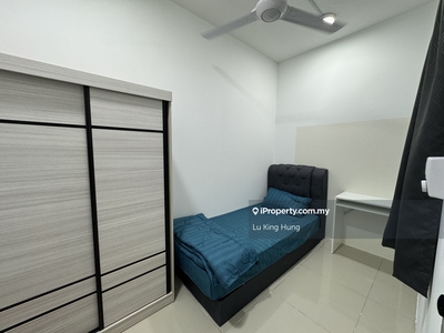 M Vertica Small room for rent