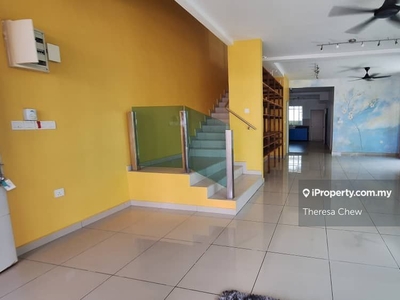 Partially Furnished End Lot 2-Storey Terrace House With 4-Rooms 4 Bath