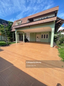 Spacious 2-storey bungalow house for sale