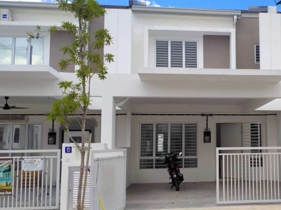 2 Storey Terrace House @ Tiara Sendayan, Near KLIA Access With Table Top