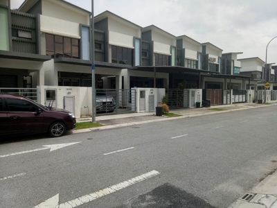 Double Storey Terrace House at Taman Impian Murni Seksyen 30, Shah Alam for Sale!