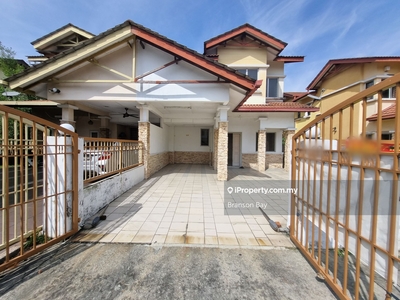 Freehold, Kitchen Extended, Spacious Backyard, Semi Below Rm1m