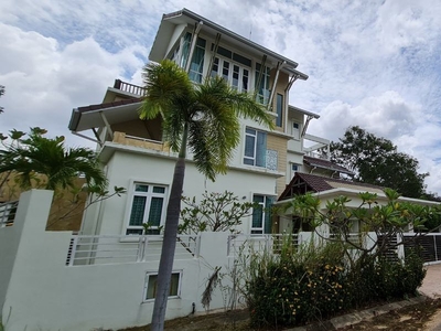 [ HOUSE WITH PRIVATE POOL INSIDE ] Bungalow Perdana Lakeview East Cyberjaya
