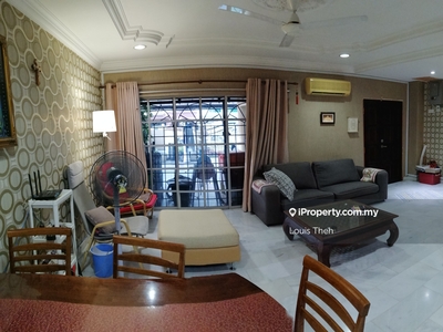 Spacious 4 bedrooms Home in Kota Kemuning, Large Back Yard, for sale!
