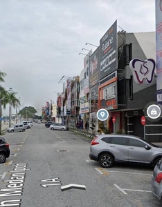 3 sty Shop lot facing main road at Medan Ipoh Bistari, Perak