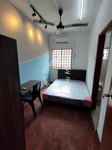 Berjaya Park, Kota Kemuning, Seksyen 32, Medium room attach bathroom