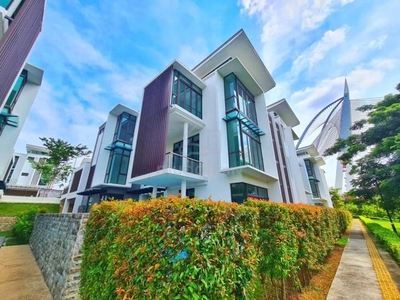 FACING LAKE Fera Twinvilla 3 Storey Semi-d House Putrajaya
