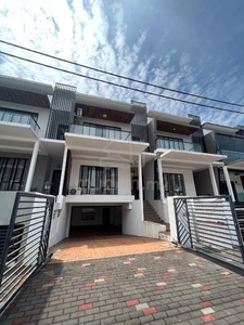 Freehold 3 Storey Terrace House In Ipoh Sount Precinct For Sales