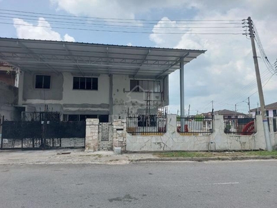 Ipoh lahat facing main road super big double sty corner house for rent