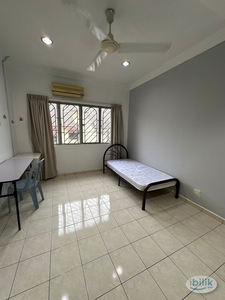 ️✨Nearby lrt ，low deposit Room For Rent in Bandar Puchong jaya ️✨