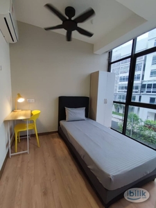 Zero depo!! Suitable for internship, working adults!! 6station to klcc!!Middle Room at Jalan Ipoh, Kuala Lumpur