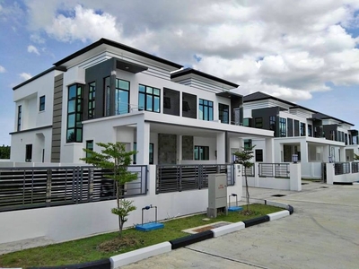 [24-hour Gated Guarded] Freehold 2-storey Nr Cyber