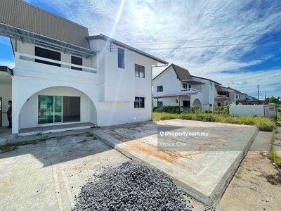 Double Storey Detached House For Rent
