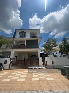 Fully Renovated 2.5 Storey Cluster House at Setia Tropika !!