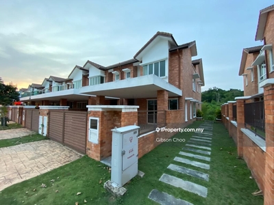 Good view residence. 2.5 storey Endlot house for sale in sungai long.
