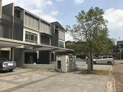 D'Island Puchong Residence 3sty Superlink house 22x100 6r6b for sale