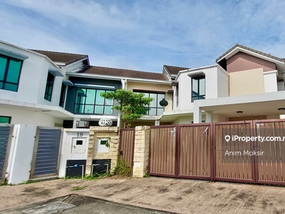 Double Storey Corner Lot with Ample Parking Area in Denai Alam