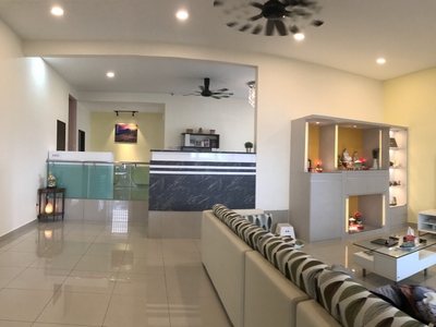 End Lot, Tip-Top Condition 2 Storey Terrace House