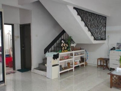 Taman tayton view , super well maintained, super nice, cheap price v 2 sty house